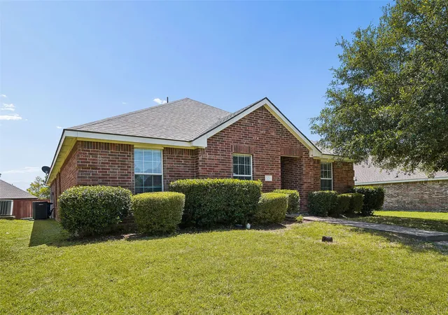 Photo 3 of Single family home for sale at 205 Rosewood Ct, Red Oak, TX 75154 | MLS# 21321282 | Listing updated on 2026-10-06