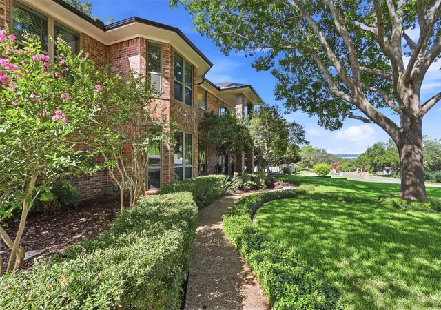Photo 2 of Single family home for sale at 7621 Woodside Hl, Fort Worth, TX 76179 | MLS# 21314377 | Listing updated on 2026-09-11