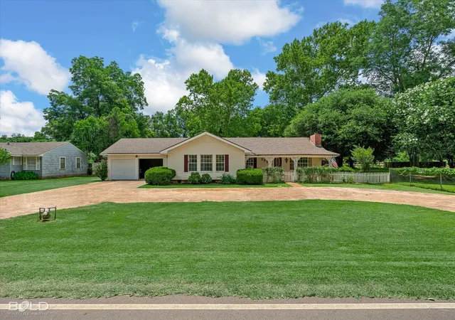 Photo 1 of Single family home for sale at 331 Gray St, Belcher, LA 71004 | MLS# 21322063 | Listing updated on 2026-10-20