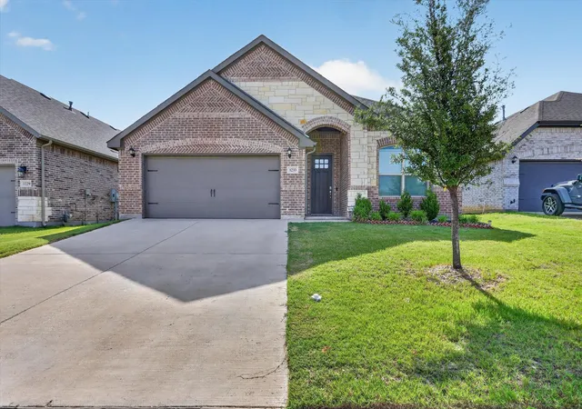 Photo 1 of Single family home for sale at 1233 Collett Sublett Rd, Kennedale, TX 76060 | MLS# 21320115 | Listing updated on 2026-09-20