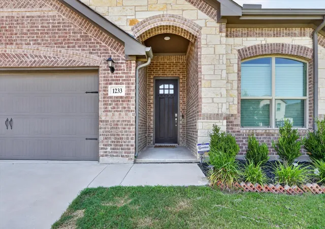 Photo 2 of Single family home for sale at 1233 Collett Sublett Rd, Kennedale, TX 76060 | MLS# 21320115 | Listing updated on 2026-09-20
