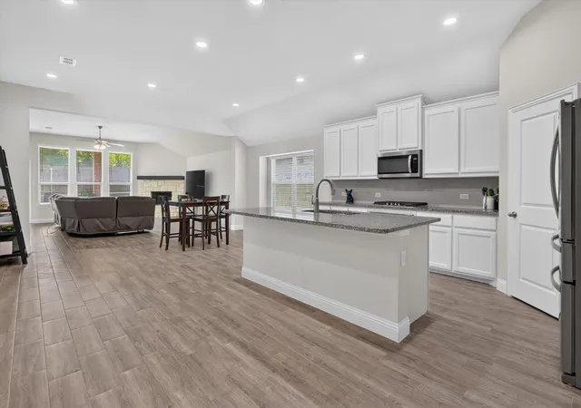 Photo 4 of Single family home for sale at 1233 Collett Sublett Rd, Kennedale, TX 76060 | MLS# 21320115 | Listing updated on 2026-09-20