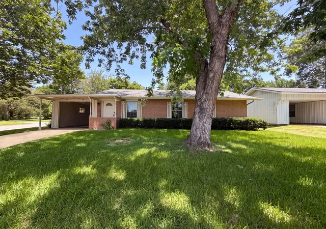 Photo 1 of Sale Pending at 2549 Steven Dr, Denison, TX 75020 | MLS# 21322140 | Listing updated on 2026-10-01