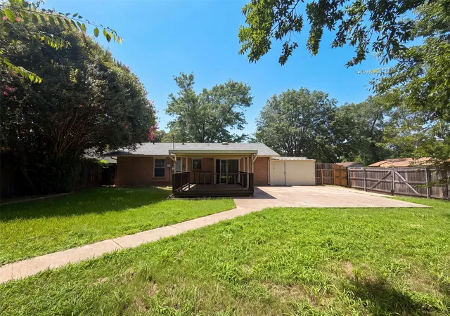 Photo 4 of Sale Pending at 2549 Steven Dr, Denison, TX 75020 | MLS# 21322140 | Listing updated on 2026-10-01