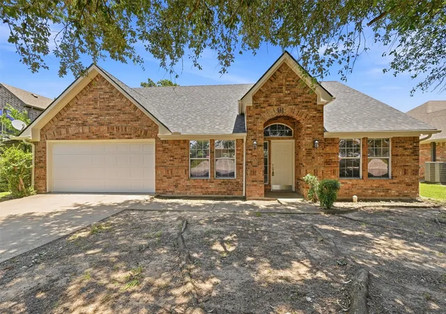 Photo 1 of Sale Pending at 1709 Fairway Dr, Sherman, TX 75090 | MLS# 21241338 | Listing updated on 2026-09-09