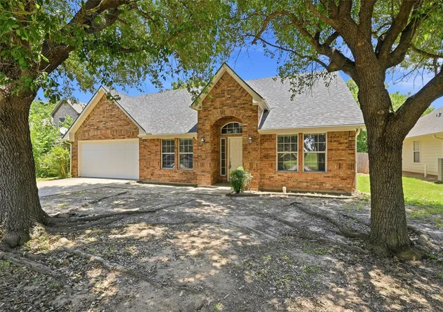 Photo 3 of Sale Pending at 1709 Fairway Dr, Sherman, TX 75090 | MLS# 21241338 | Listing updated on 2026-09-09