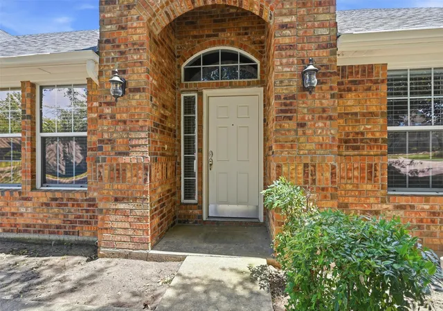 Photo 3 of Sale Pending at 1709 Fairway Dr, Sherman, TX 75090 | MLS# 21241338 | Listing updated on 2026-09-09