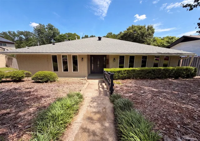 Single family home for sale at 3423 Willow Crest Ln, Dallas, TX 75233 | MLS# 21322147