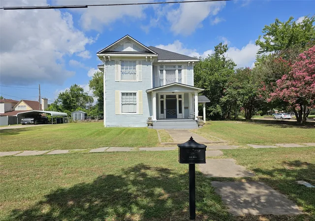 Photo 1 of Single family home for sale at 200 S Canton St, Mexia, TX 76667 | MLS# 21320265 | Listing updated on 2026-09-08