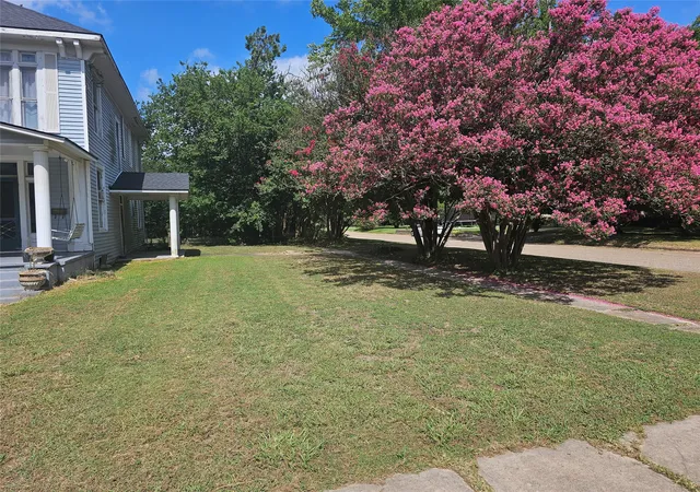 Photo 3 of Single family home for sale at 200 S Canton St, Mexia, TX 76667 | MLS# 21320265 | Listing updated on 2026-09-08