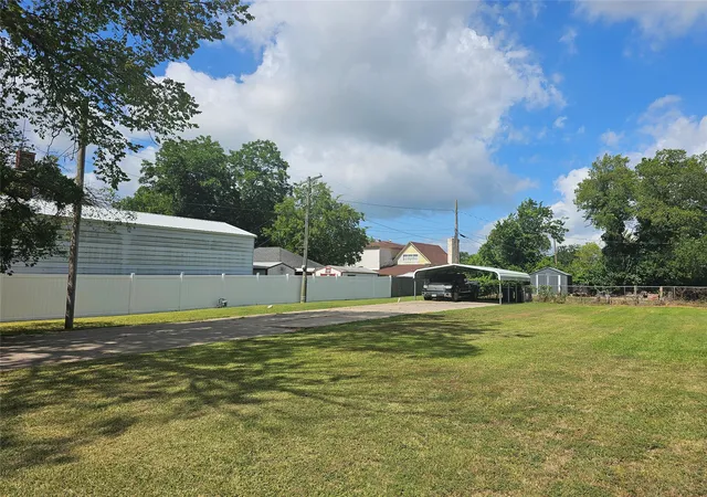 Photo 3 of Single family home for sale at 200 S Canton St, Mexia, TX 76667 | MLS# 21320265 | Listing updated on 2026-09-08
