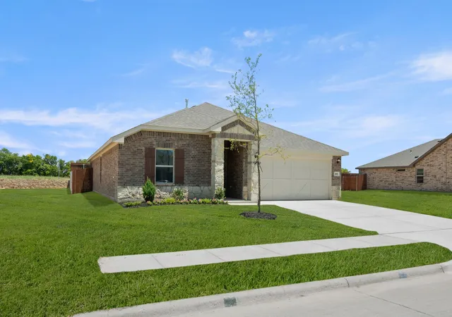 Photo 1 of Sale Pending at 408 Comanche Dr, Cleburne, TX 76033 | MLS# 21322309 | Listing updated on 2026-10-19