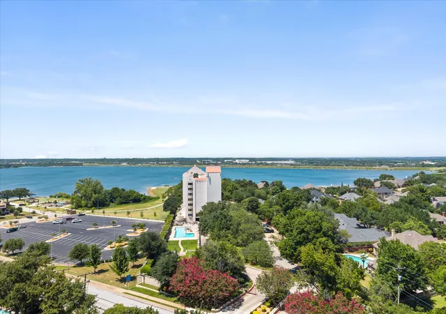 Photo 2 of Condo for sale at 2129 Reflection Bay Dr, Arlington, TX 76013 | MLS# 21322388 | Listing updated on 2026-07-29