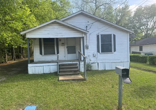 Photo 1 of Sale Pending at 2306 Frank St, Marshall, TX 75670 | MLS# 21322515 | Listing updated on 2026-09-10