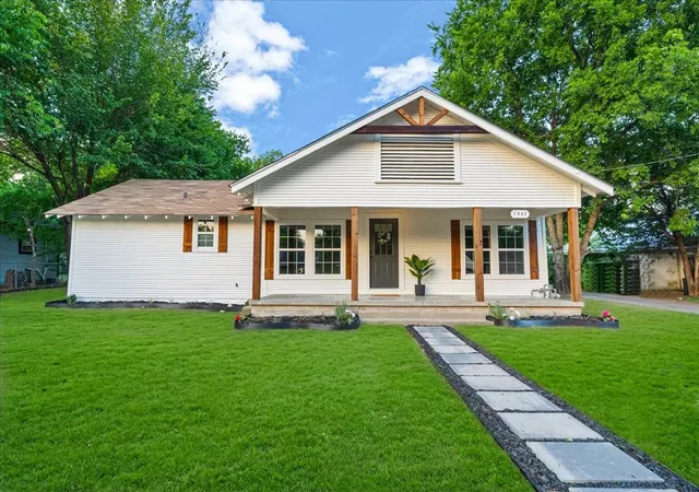 Photo 1 of Single family home for sale at 1325 Navarro Dr, Corsicana, TX 75110 | MLS# 21322583 | Listing updated on 2026-07-31