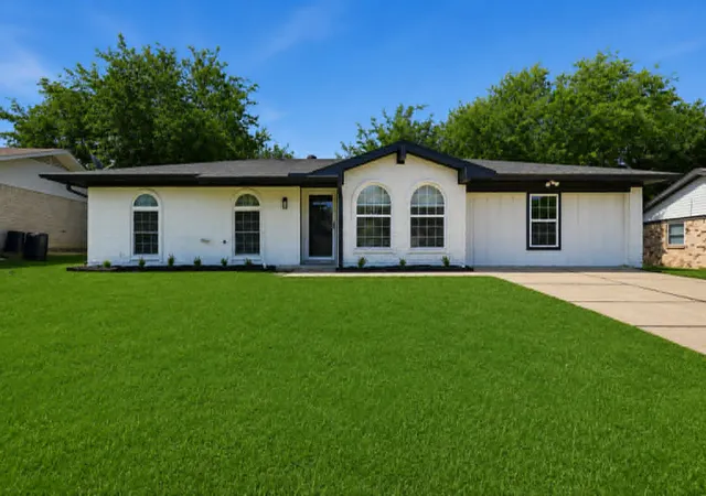 Photo 1 of Single family home for sale at 318 Ne Michael Dr, Burleson, TX 76028 | MLS# 21320670 | Listing updated on 2026-09-11