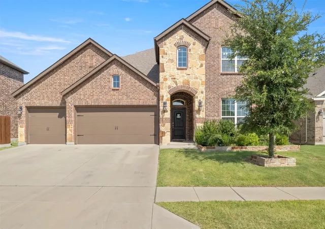 Photo 1 of Single family home for sale at 2816 Half Moon Rd, Aubrey, TX 76227 | MLS# 21315878 | Listing updated on 2026-10-03