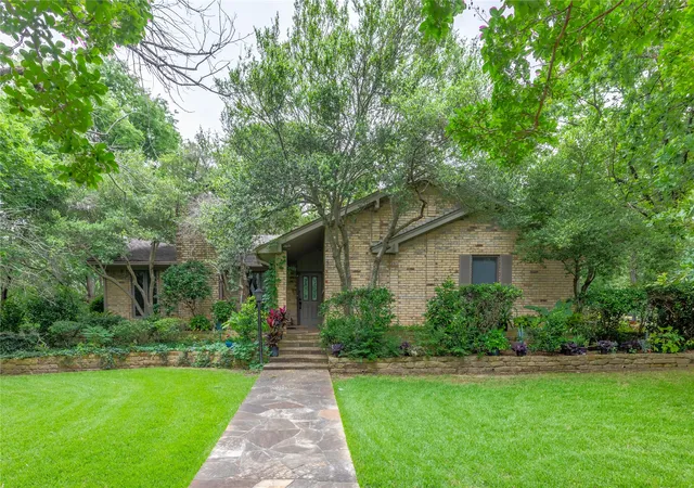 Photo 3 of Single family home for sale at 7517 Sunnyview Ln, Flower Mound, TX 75022 | MLS# 21322675 | Listing updated on 2026-07-30
