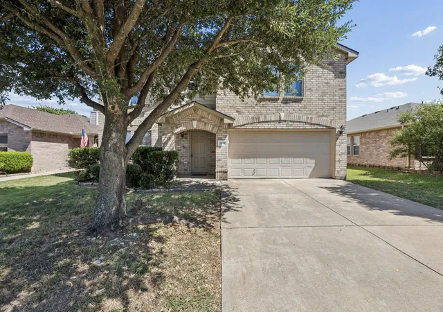 Photo 1 of Single family home for sale at 3924 Estrella Ct, Fort Worth, TX 76106 | MLS# 21317731 | Listing updated on 2026-09-15