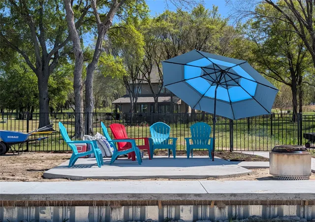 Photo 3 of Single family home for sale at 1518 Shoreline Dr, Mabank, TX 75143 | MLS# 21319401 | Listing updated on 2026-10-06