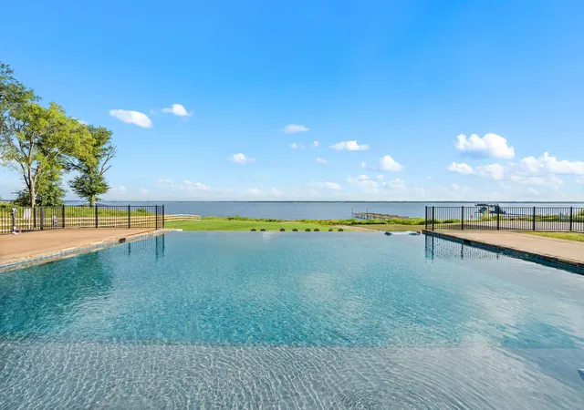 Photo 4 of Single family home for sale at 1518 Shoreline Dr, Mabank, TX 75143 | MLS# 21319401 | Listing updated on 2026-10-06