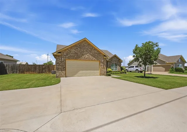 Photo 3 of Single family home for sale at 816 E Northside Dr, Pilot Point, TX 76258 | MLS# 21318405 | Listing updated on 2026-09-12