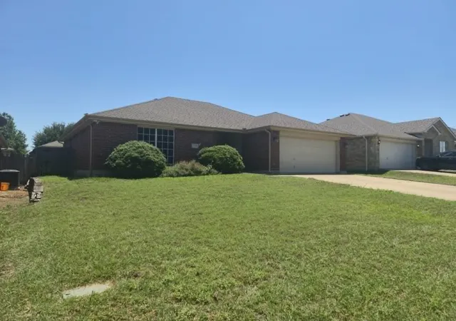 Photo 4 of Single family home for sale at 2009 Wahoo Dr, Mansfield, TX 76063 | MLS# 21322254 | Listing updated on 2026-09-28