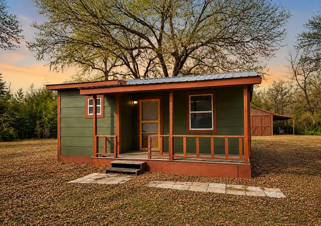 Photo 1 of Single family home for sale at 1980 Apache Rd, Quinlan, TX 75474 | MLS# 21322846 | Listing updated on 2026-07-30
