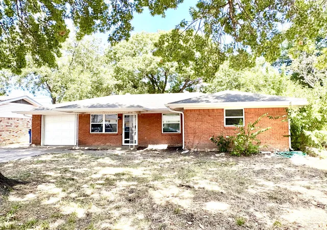 Photo 1 of Sale Pending at 1110 Edgewood, Ennis, TX 75119 | MLS# 21323034 | Listing updated on 2026-09-09