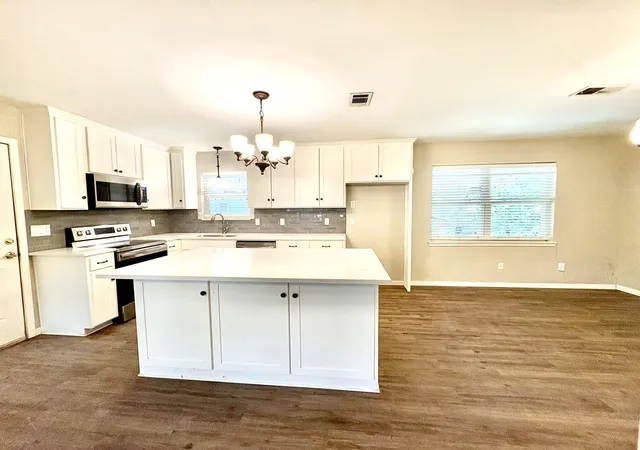 Photo 3 of Sale Pending at 1110 Edgewood, Ennis, TX 75119 | MLS# 21323034 | Listing updated on 2026-09-09