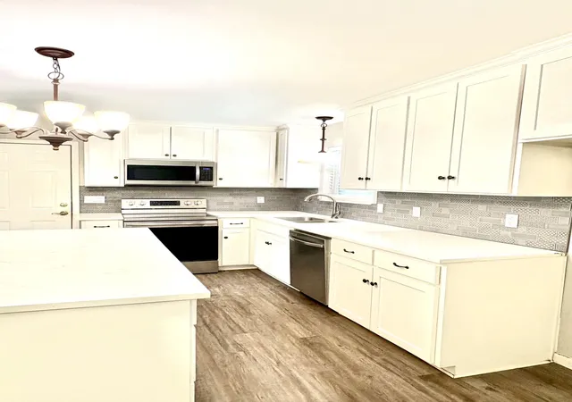 Photo 4 of Sale Pending at 1110 Edgewood, Ennis, TX 75119 | MLS# 21323034 | Listing updated on 2026-09-09