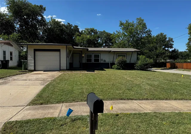 Photo 1 of Single family home for sale at 2009 Cloverdale St, Arlington, TX 76010 | MLS# 21323054 | Listing updated on 2026-09-07