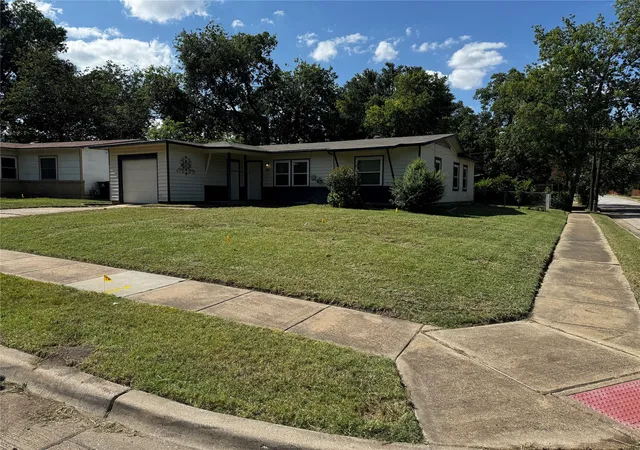 Photo 2 of Single family home for sale at 2009 Cloverdale St, Arlington, TX 76010 | MLS# 21323054 | Listing updated on 2026-09-07