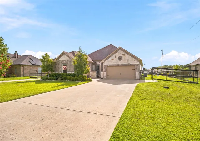 Photo 2 of Single family home for sale at 11215 Mason Dr, Lavon, TX 75166 | MLS# 21323129 | Listing updated on 2026-09-11