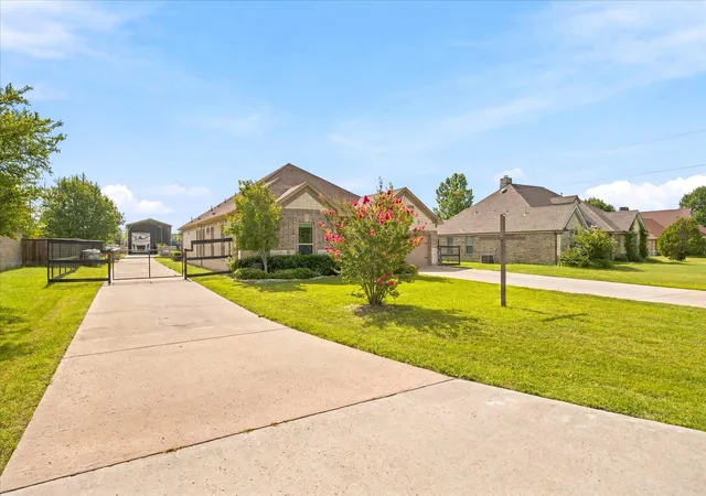 Photo 3 of Single family home for sale at 11215 Mason Dr, Lavon, TX 75166 | MLS# 21323129 | Listing updated on 2026-09-11
