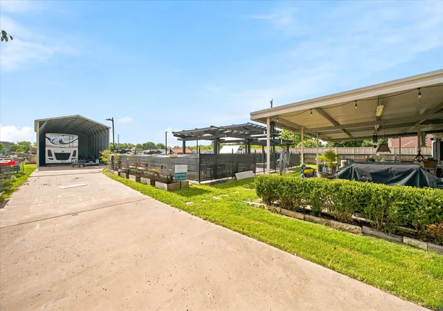 Photo 3 of Single family home for sale at 11215 Mason Dr, Lavon, TX 75166 | MLS# 21323129 | Listing updated on 2026-09-24