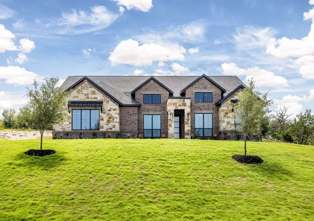 Photo 1 of Single family home for sale at 132 Oak Meadow Ln, Weatherford, TX 76085 | MLS# 21323134 | Listing updated on 2026-09-13