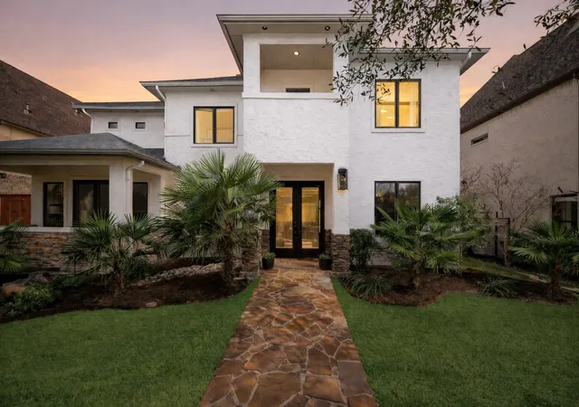 Photo 1 of Sale Pending at 6713 Lake Circle Dr, Dallas, TX 75214 | MLS# 21322750 | Listing updated on 2026-09-09