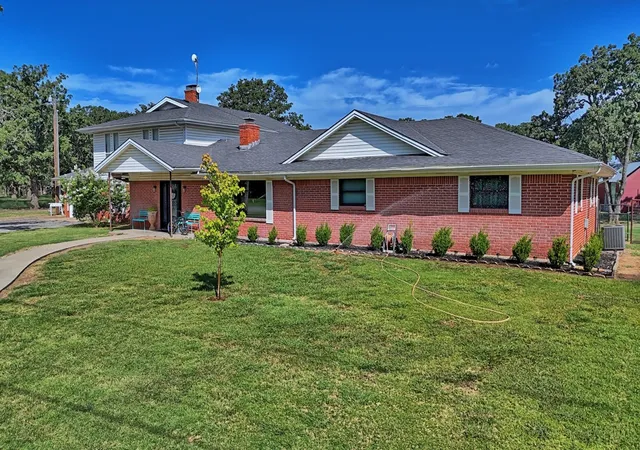 Photo 2 of Single family home for sale at 6279 Fm 1758 Rd, Bowie, TX 76230 | MLS# 21318406 | Listing updated on 2026-07-29