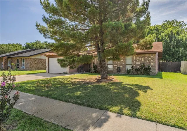 Photo 2 of Single family home for sale at 3423 Hickory Hill Dr, Arlington, TX 76014 | MLS# 21320590 | Listing updated on 2026-08-01