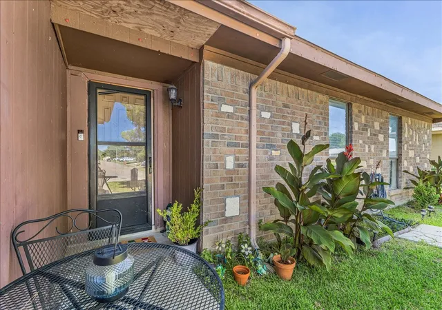 Photo 3 of Single family home for sale at 3423 Hickory Hill Dr, Arlington, TX 76014 | MLS# 21320590 | Listing updated on 2026-08-01