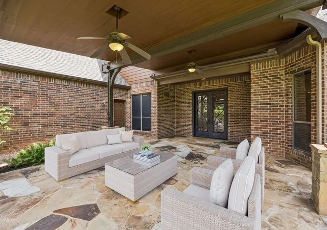 Photo 4 of Single family home for sale at 2012 Woodbine Cir, Southlake, TX 76092 | MLS# 21318648 | Listing updated on 2026-09-14