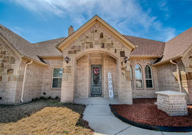 Photo 2 of Single family home for sale at 1009 Sky Ct, Weatherford, TX 76085 | MLS# 21323328 | Listing updated on 2026-07-31