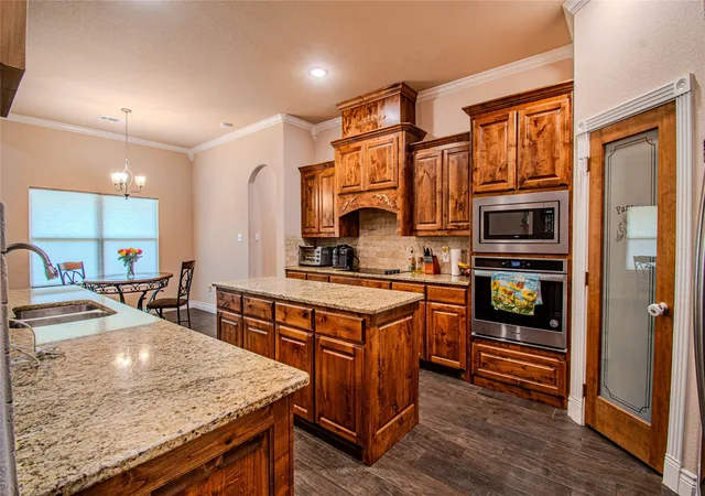 Photo 3 of Single family home for sale at 1009 Sky Ct, Weatherford, TX 76085 | MLS# 21323328 | Listing updated on 2026-07-31