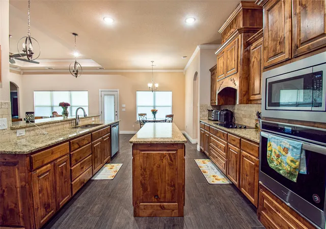 Photo 4 of Single family home for sale at 1009 Sky Ct, Weatherford, TX 76085 | MLS# 21323328 | Listing updated on 2026-07-31
