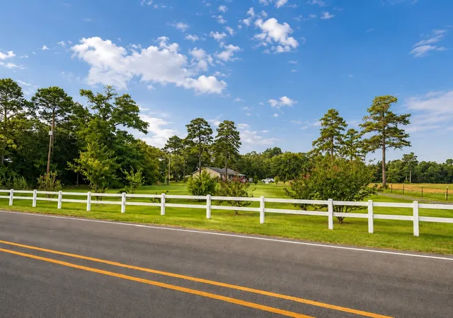 Photo 2 of Sale Pending at 10038 County Road 313, Tyler, TX 75706 | MLS# 21323345 | Listing updated on 2026-09-15