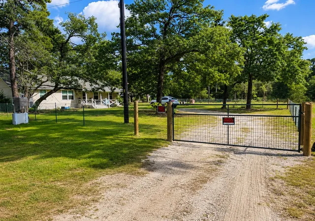 Photo 3 of Sale Pending at 10038 County Road 313, Tyler, TX 75706 | MLS# 21323345 | Listing updated on 2026-09-15