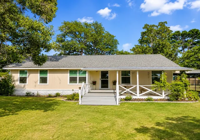 Photo 3 of Sale Pending at 10038 County Road 313, Tyler, TX 75706 | MLS# 21323345 | Listing updated on 2026-09-15