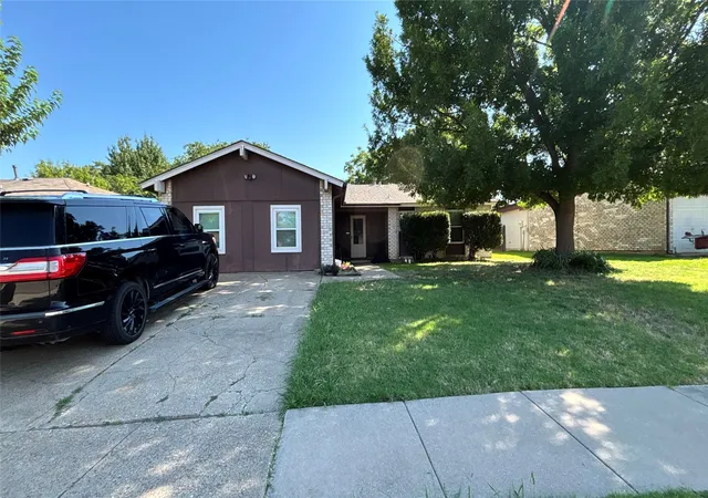 Photo 1 of Single family home for sale at 1117 High Point Rd, Arlington, TX 76015 | MLS# 21323365 | Listing updated on 2026-07-30