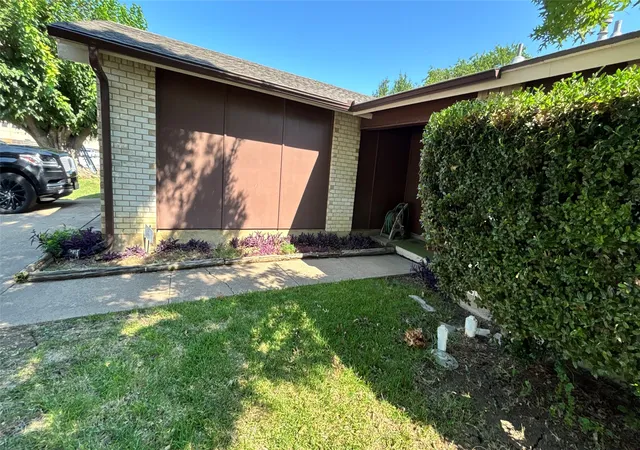 Photo 3 of Single family home for sale at 1117 High Point Rd, Arlington, TX 76015 | MLS# 21323365 | Listing updated on 2026-07-30
